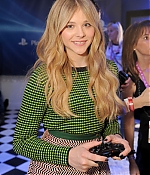 chloemoretzfancom051.jpg