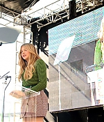chloemoretzfancom053.jpg