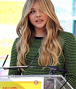 chloemoretzfancom056.jpg