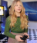 chloemoretzfancom060.jpg