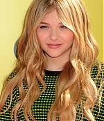 chloemoretzfancom102.jpg