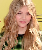 chloemoretzfancom115.jpg