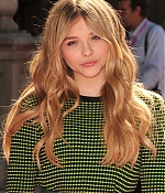 chloemoretzfancom116.jpg