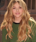 chloemoretzfancom119.jpg