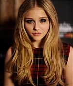 chloemoretzfancom016.jpg