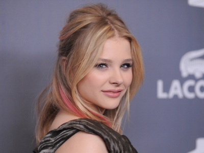 chloemoretzfancom18.jpg