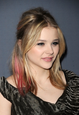 chloemoretzfancom31.jpg