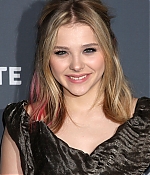 chloemoretzfancom74.jpg