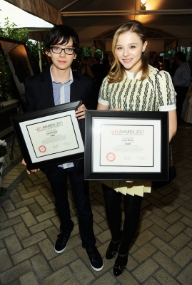 chloemoretzfancom005.jpg