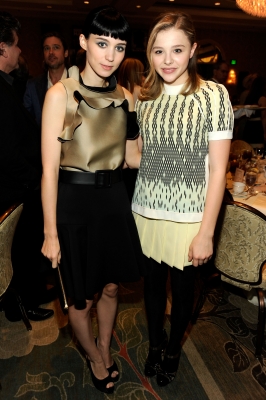 chloemoretzfancom006.jpg