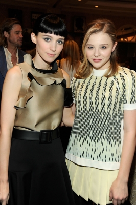 chloemoretzfancom007.jpg