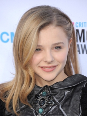 chloemoretzfancom057.jpg