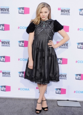 chloemoretzfancom095.jpg