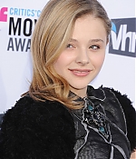 chloemoretzfancom009.jpg