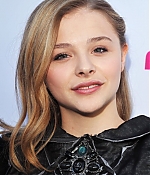 chloemoretzfancom047.jpg