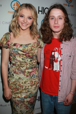 chloemoretzfancom103.JPG
