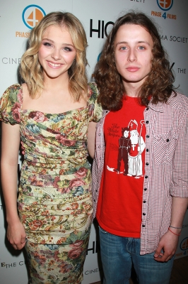 chloemoretzfancom104.JPG