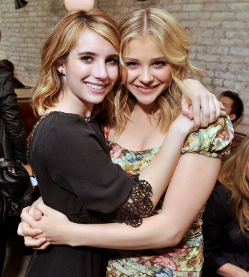 chloemoretzfancom20.jpg