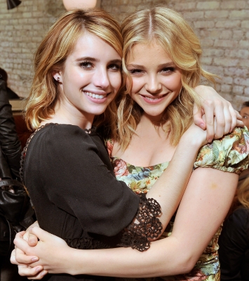 chloemoretzfancom25.jpg