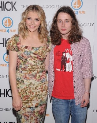 chloemoretzfancom38.jpg
