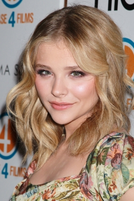 chloemoretzfancom66.JPG