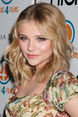 chloemoretzfancom67.JPG