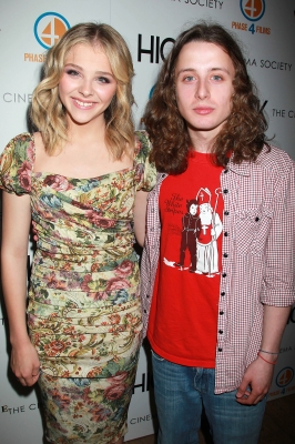 chloemoretzfancom83.JPG