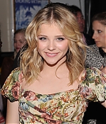 chloemoretzfancom09.jpg