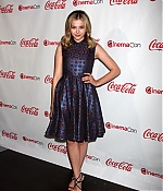chloemoretzfancom102.jpg