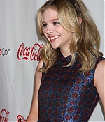 chloemoretzfancom104.jpg