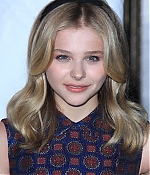 chloemoretzfancom110.jpg