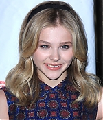 chloemoretzfancom111.jpg