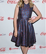 chloemoretzfancom44.jpg