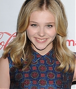 chloemoretzfancom48.jpg