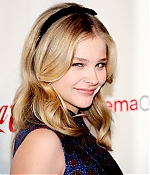 chloemoretzfancom63.jpg