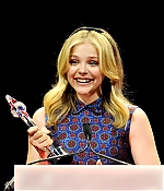 chloemoretzfancom67.jpg