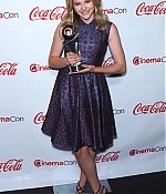 chloemoretzfancom75.jpg