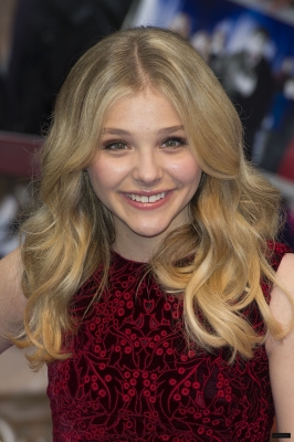 chloemoretzfancom164.JPG