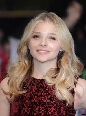 chloemoretzfancom168.JPG