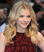 chloemoretzfancom021.jpg