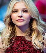 chloemoretzfancom090.jpg