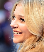 chloemoretzfancom115.jpg