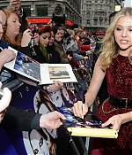 chloemoretzfancom116.jpg