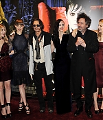 chloemoretzfancom130.jpg