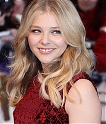 chloemoretzfancom133.jpg
