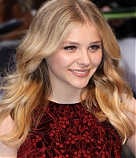 chloemoretzfancom139.jpg
