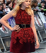 chloemoretzfancom187.jpg