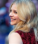 chloemoretzfancom216.jpg
