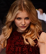 chloemoretzfancom218.jpg