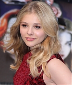 chloemoretzfancom241.jpg